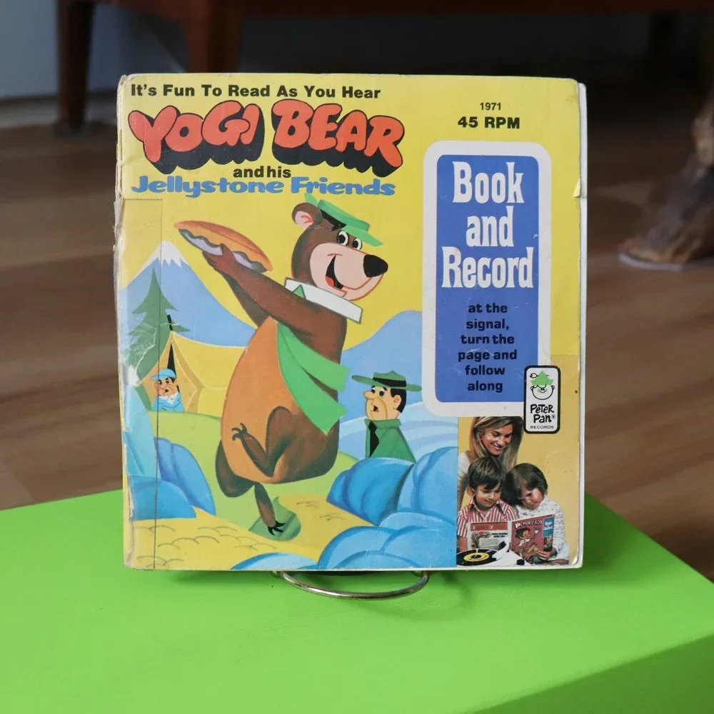 1974 Yogi Bear Jellystone 45 RPM Record & Book - Picture 1 of 5